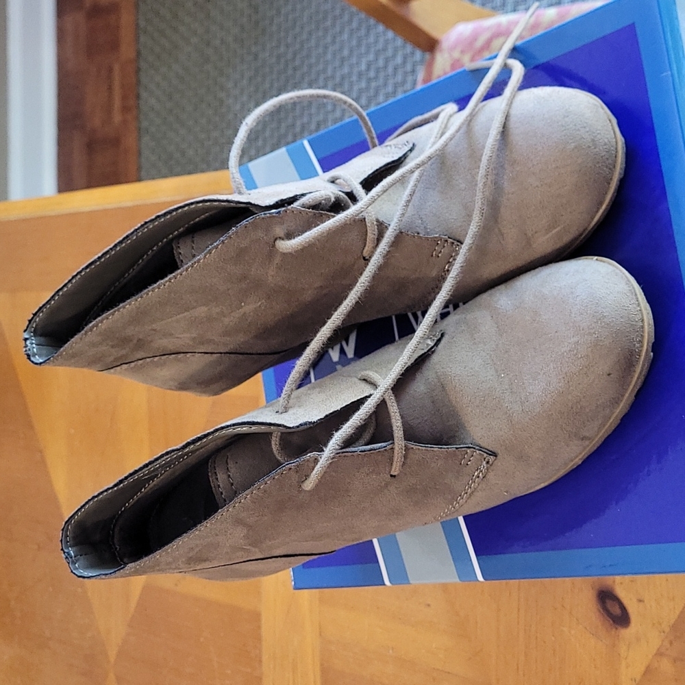 White Mountain Booties - image 4